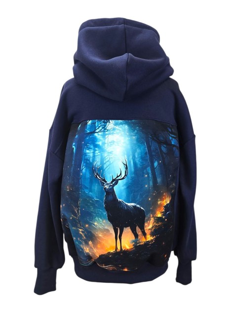 Bluza-Kameleon-jelen-w-lesie 2