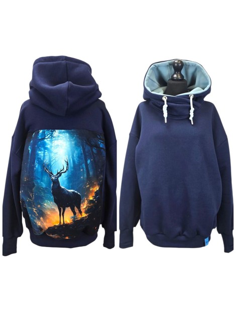 Bluza-Kameleon-jelen-w-lesie