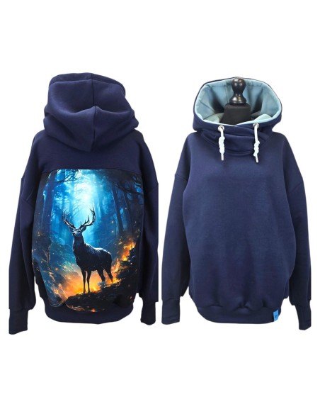 Bluza-Kameleon-jelen-w-lesie